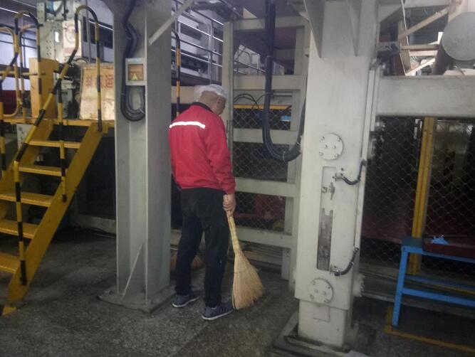 保持無紡布車間干凈整潔